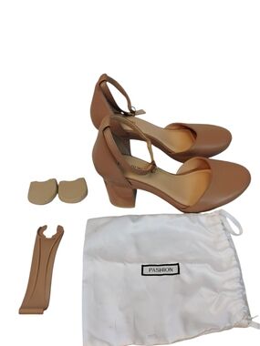 Pashion Heels Nude Footwear Convertible Size 7.5 Block Heel / Ankle Strap